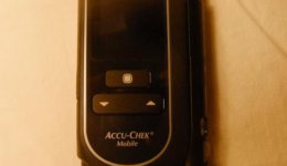 Accu Chek Mobile Blutzuckermessgerät mit integrierten Teststreifen